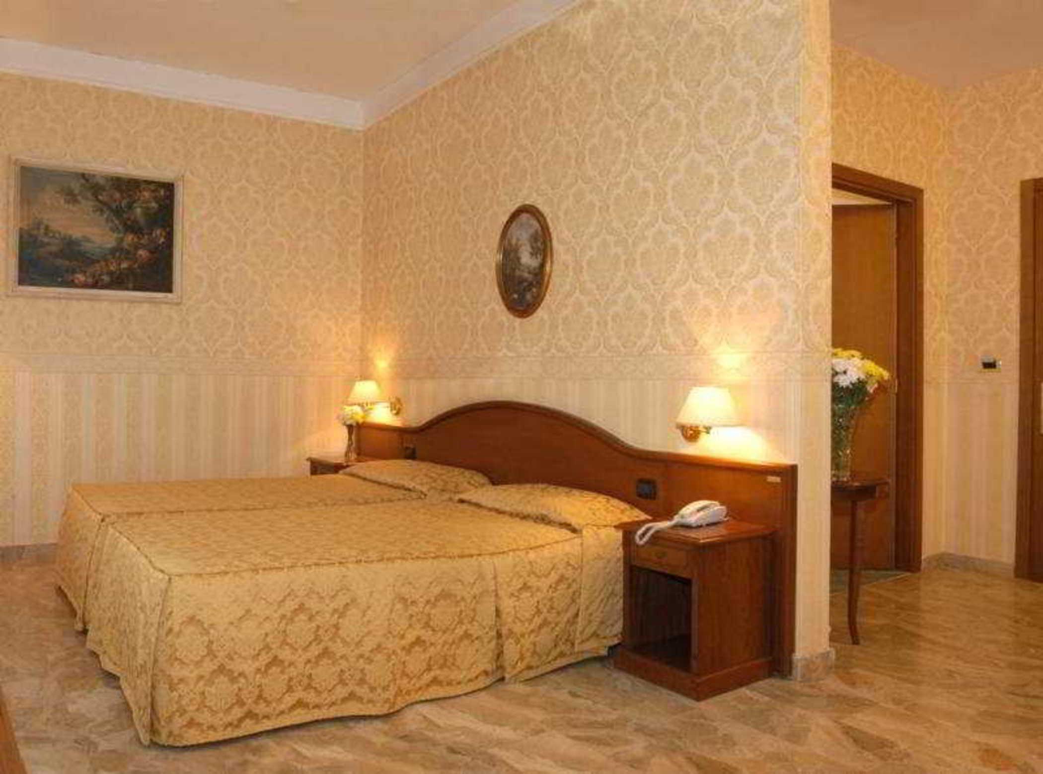 Hotel Orazia Рим Экстерьер фото